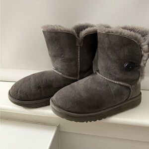 UGG Women's Gray Sheepskin Winter Boots